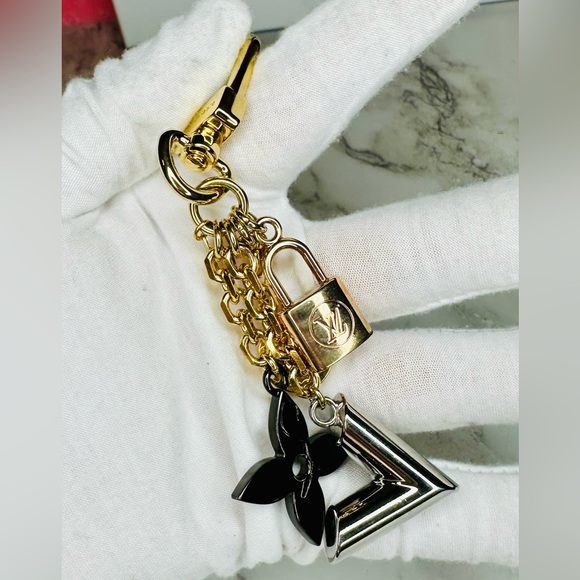 EUC Louis Vuitton Multi Colored Metal Kaleido V Key Chain Bag Charm - Picture 13 of 16